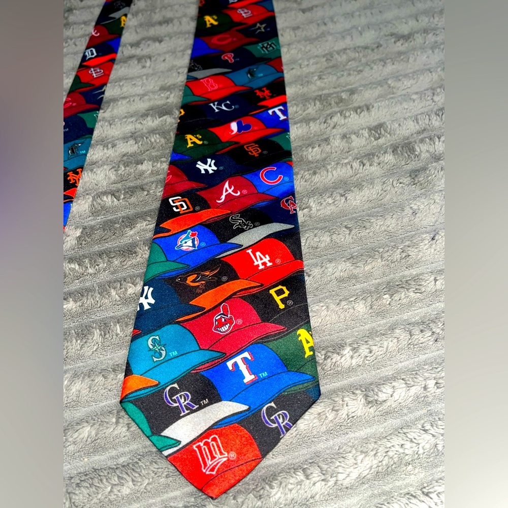 Vintage 1995 Surrey MLB Baseball Necktie Caps of All Major League Teams Neck Tie